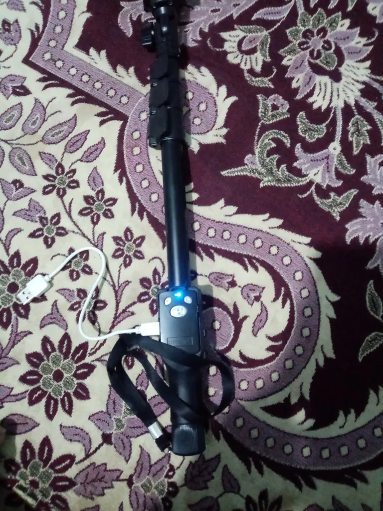 پایه مونوپاد یانتنگ مدل YT-1288 به همراه ریموت با قابلیت Zoom