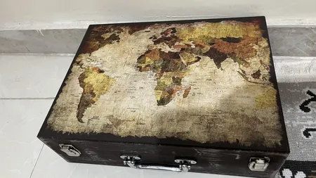 جعبه هدیه چوبی مدل چمدان بزرگ طرح نقشه جهان کد WS231