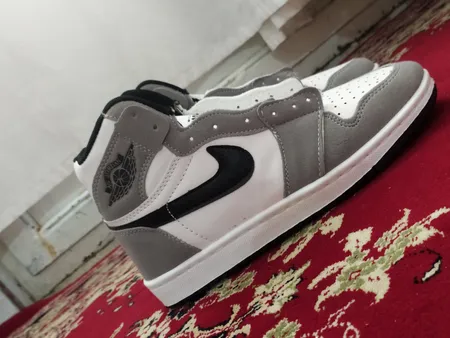 کفش مخصوص دویدن مدل Air Jordan 1 Mid Light Smoke