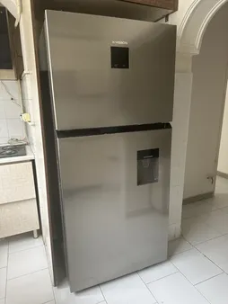 یخچال فریزر 26 فوت ایکس ویژن مدل TT582-AWD/AS ، دارای آبسردکن و یخساز نیمه‌ اتوماتیک، با ارتفاع 185، پهنای 66 و عمق 84 سانتی‌ متر، میزان مصرف انرژی A+، دارای 4 طبقه در یخچال و 2 طبقه در فریزر