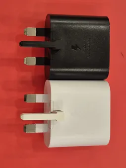 گوشی موبایل سامسونگ مدل S24 FE دو سیم کارت ظرفیت 256 گیگابایت و رم 8 گیگابایت - ویتنام - به همراه شارژر 25 وات سامسونگ