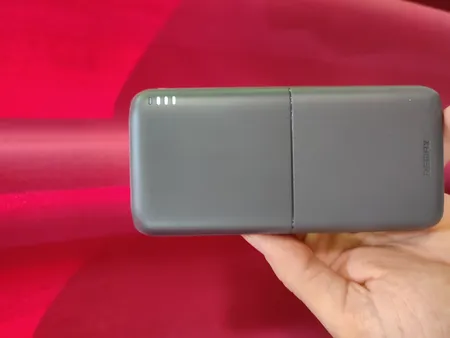 پاوربانک 12 وات ریمکس مدل RPP-26 ظرفیت 20000 میلی آمپر ساعت