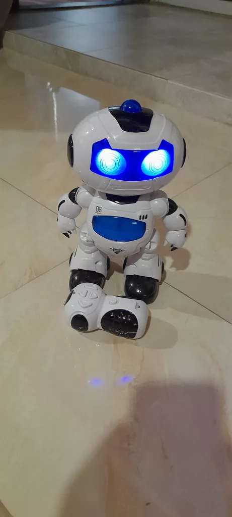 ربات اسباب بازی کنترلی مدل Li Tia