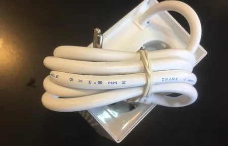 محافظ ولتاژ سارا مدل P520