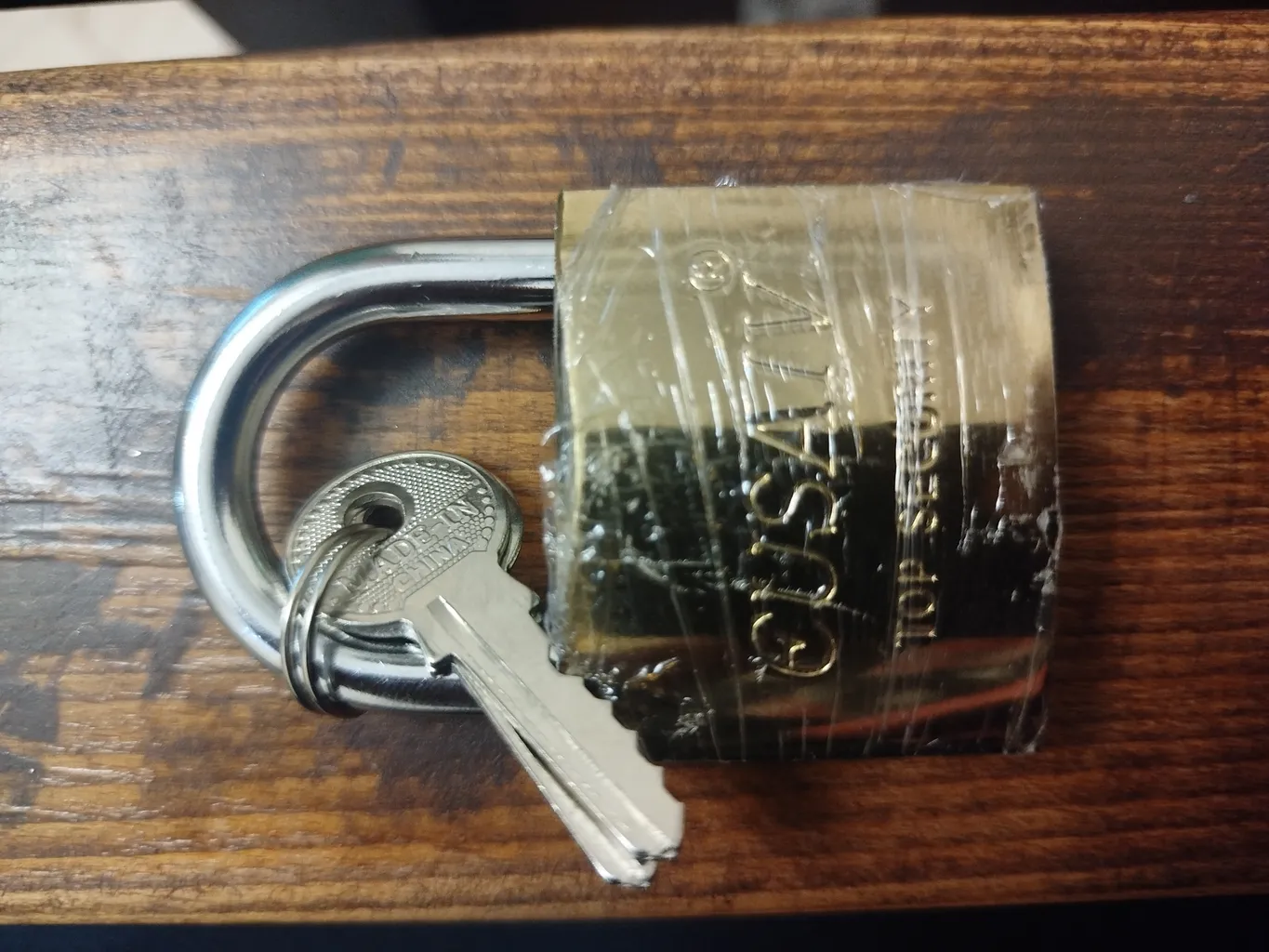 قفل آویز کنیوس مدل LKY11008