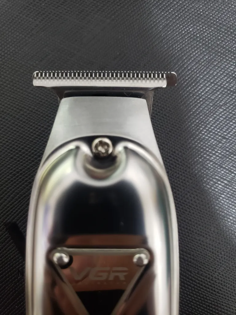 ماشین اصلاح مو صورت و سر وی جی ار مدل V-062