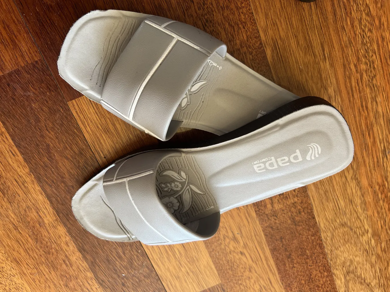 دمپایی زنانه پاپا مدل WH.2783