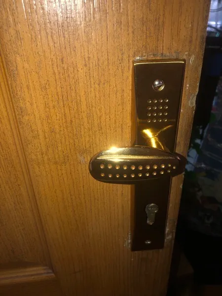 دستگیره در مشکات مدل خالدار آپارتمانی چپ باز شو