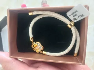 تجریه خرید دستبند طلا 18 عیار زنانه ناریا مدل پروانه و سنگ کد 02