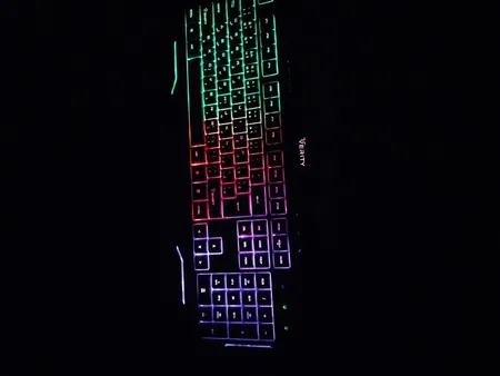کیبورد و ماوس گیمینگ وریتی مدل V-KB6126GCW، سوییچ ممبران، Full-Size، نورپردازی LED RGB