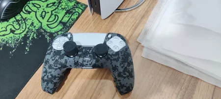 محافظ دسته پلی استیشن 5 اسپارک فاکس مدل Silicone Grip Pack Digital Camo به همراه روکش آنالوگ