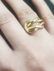 تجریه خرید انگشتر طلا 18 عیار زنانه گالری رحمانی مدل گره 053