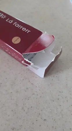 کرم ضدآفتاب و ضدلک رنگی لافارر مدل SPF40-Medium، مناسب پوست‌های خشک و معمولی، حجم 40 میلی‌لیتر