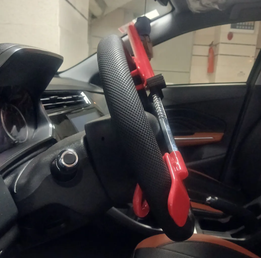 قفل فرمان خودرو وی ام ان مدل6830C