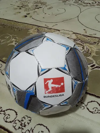توپ فوتبال مدل بوندسلیگا دوخت ماشینی کد 2023