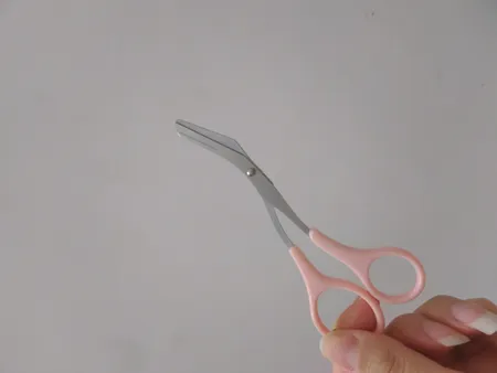 قیچی ابرو مدل a1