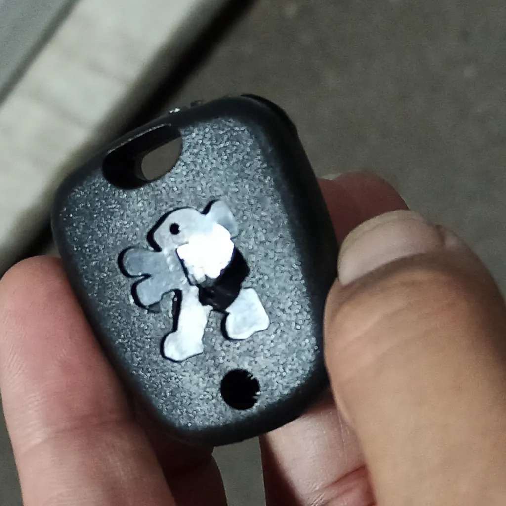 قاب ریموت و سوئیچ خودرو چیکال مدل P-411 مناسب برای پژو 206