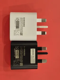 گوشی موبایل سامسونگ مدل S24 FE دو سیم کارت ظرفیت 256 گیگابایت و رم 8 گیگابایت - ویتنام - به همراه شارژر 25 وات سامسونگ