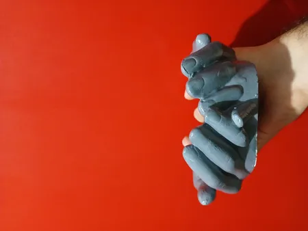 مجسمه سنگی مدل دست