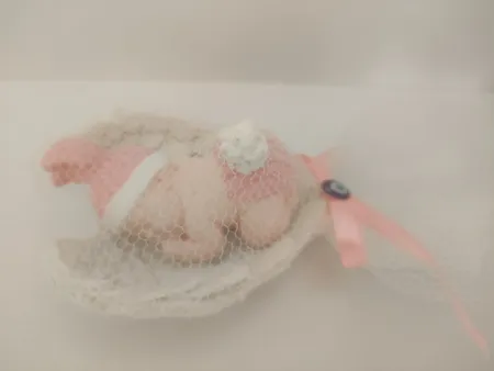 مجسمه سنگی مدل نوزاد روی بال فرشته