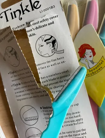 تیغ اصلاح ابرو تینکل مدل01 بسته 6 عددی