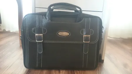 کیف لپ تاپ کد J125 مناسب برای لپ تاپ 15 اینچی