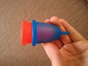 تجریه خرید کاپ قاعدگی ملونا مدل ساقه ای سایز 2