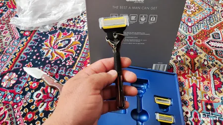 خود تراش ژیلت مدل Thank You Dad به همراه سری یدک بسته 3 عددی