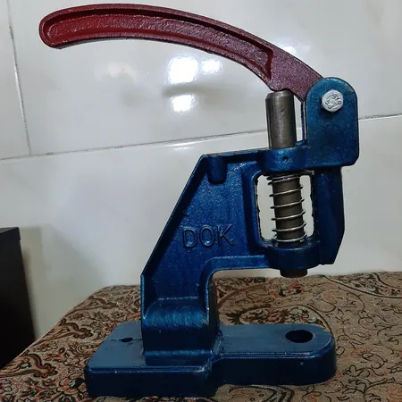 دستگاه پرس دکمه دی او کی مدل m01