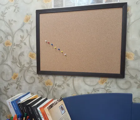 تابلو اعلانات پی اند ام پروداکتس کد 4560 سایز 45x60 سانتی متر