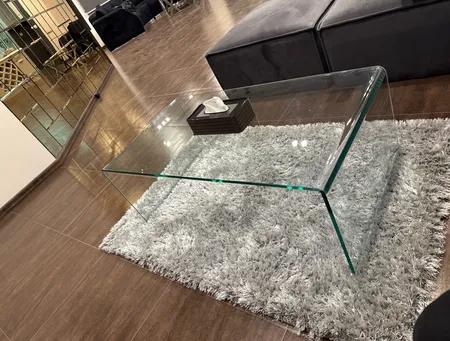 میز جلو مبلی شیشه خم اطلس 12 میل طول 110 سانتی متر