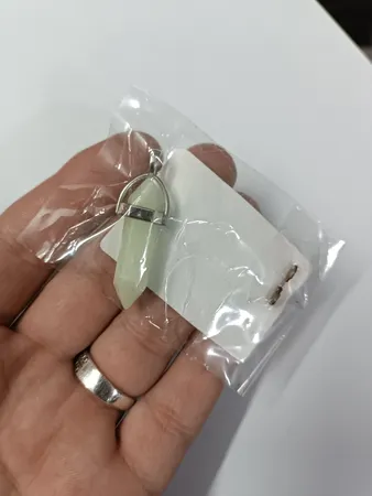 آویز گردنبند مدل منشور سنگ آمیتیس