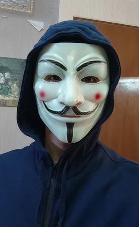 ماسک ایفای نقش مدل وی