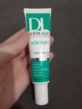 تجریه خرید کرم متعادل‌کننده چربی پوست صورت درمالیفت مدل Sebolift مناسب پوست‌های آکنه‌ای و چرب حجم 30 میلی لیتر