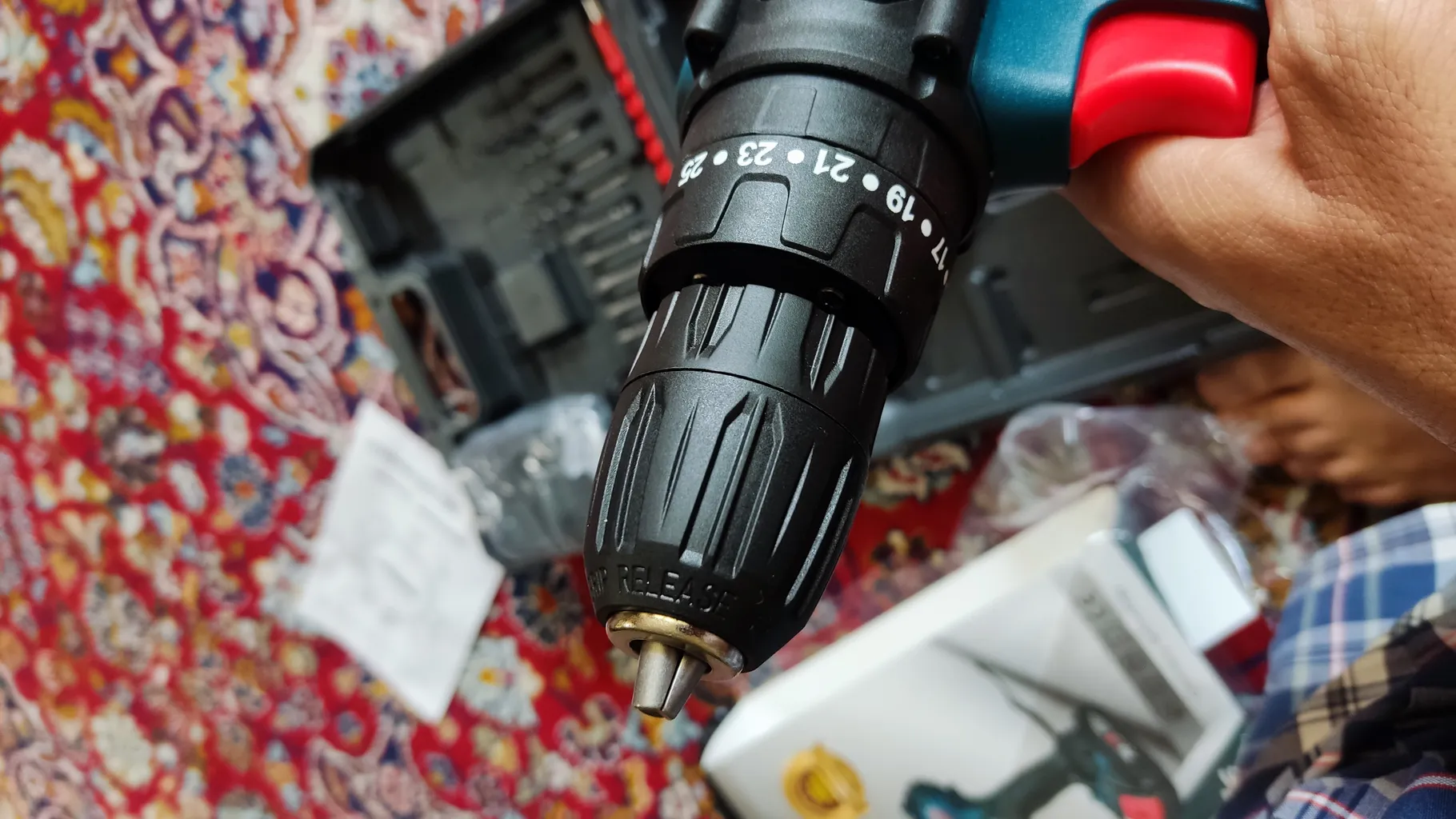 دریل چکشی شارژی باس مدل 6070 مجموعه 28 عددی