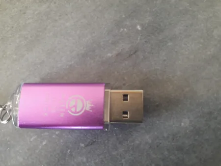 فلش مموری کوئین تک مدل QUICK ظرفیت 16 گیگا بایت