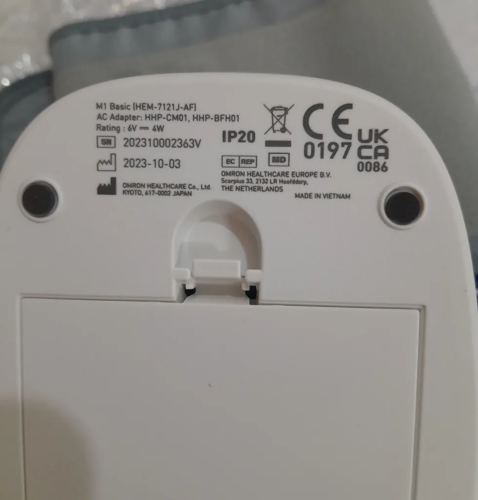 فشارسنج بازویی امرن مدل آداپتور  دار کد M 1 Basic