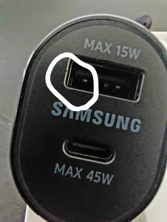 شارژر فندکی سامسونگ مدل EP-L5300XBEGWW به همراه کابل تبدیل USB-C