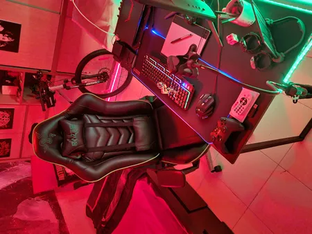 صندلی گیمینگ ریزر مدل parla