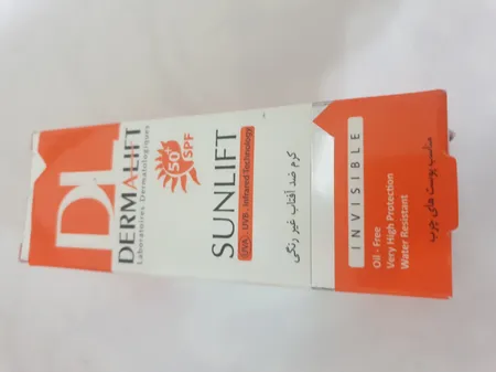 کرم ضدآفتاب بی‌رنگ درمالیفت مدل SPF50، مناسب پوست‌های چرب، حجم 40 میلی‌لیتر