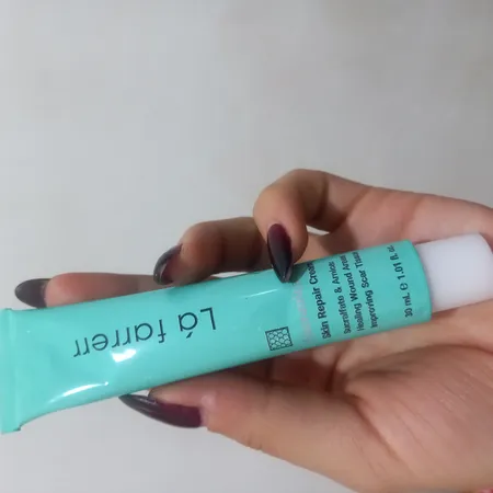 کرم ترمیم کننده پوست لافارر مدل سوکرانیکا حجم 30 میلی لیتر