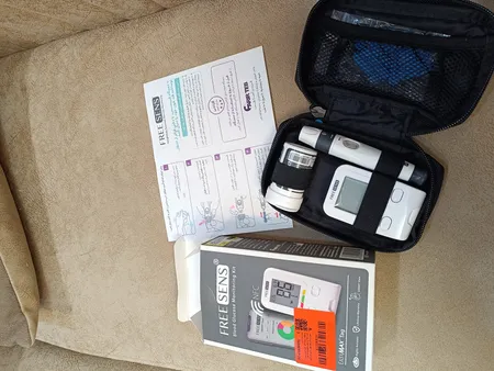 دستگاه تست قند خون فریسنس مدل TAG به همراه قلم و 10 عدد سوزن و 10 عدد نوار تست قند خون