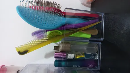 استند لوازم آرایشی مدل M