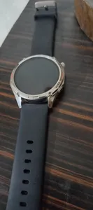 تجریه خرید ساعت هوشمند تی سی اچ مدل TCH HD1 3D Hero1 دارای قابلیت های کنترل موسیقی (Music Player)، قابلیت مکالمه از طریق بلوتوث، پشتیبانی از زبان فارسی در منو و سیستم‌عامل، قابلیت تغییر طرح ساعت یا تم بند چرم مصنوعی