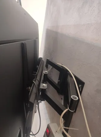 پایه دیواری تلویزیون تی وی جک مدل W8 مناسب برای تلوزیون 43 تا 65 اینچ