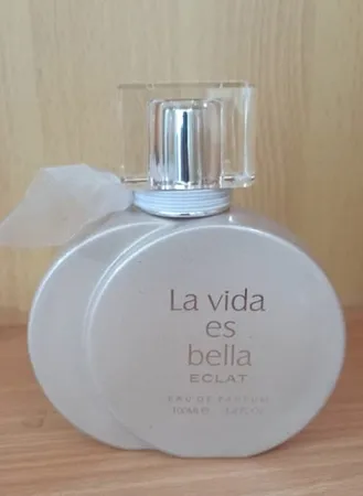 ادو پرفیوم زنانه فراگرنس ورد مدل La Vida Es Bella حجم 100 میلی لیتر