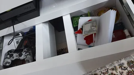 میز تلویزيون راهپود مدل آفتابگردان به همراه طبقه دیواری