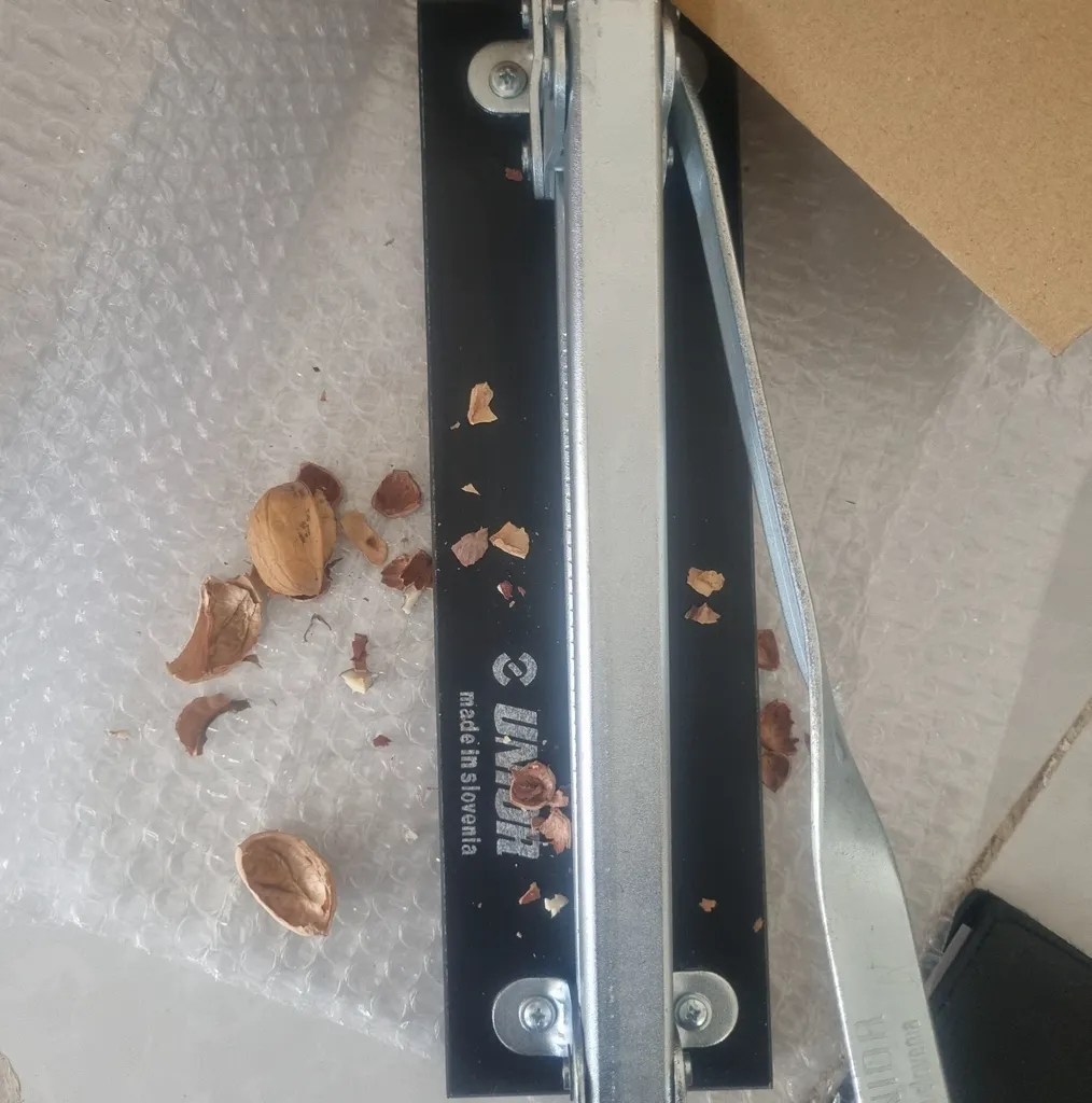 گردو شکن یونیور مدل Professional 300