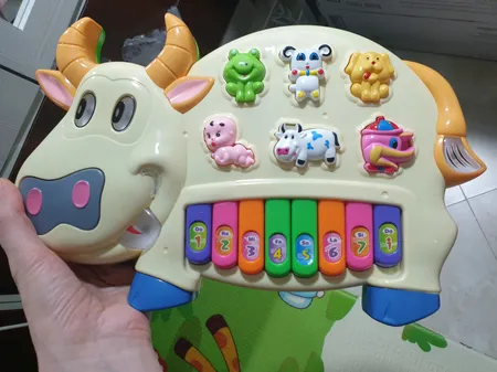 اسباب بازی آموزشی موزیکال مدل گاو