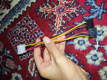 کابل تبدیل برق 4 پین به دو ساتا مدل TKC